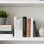 Arrange Your Bookshelves Like a Pro: Insider Secrets for a Magazine-Worthy Look